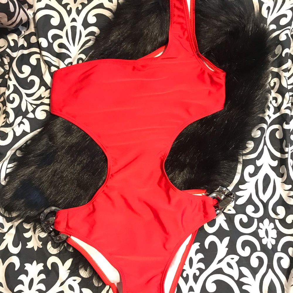 Red hot monokini 😍🔥